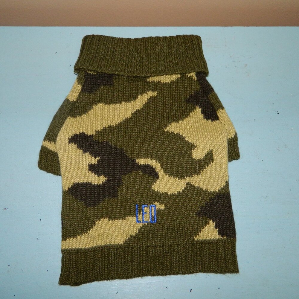 Mark & Graham Camo Print Knit Dog Sweater Sz M "LEO" (S-40)